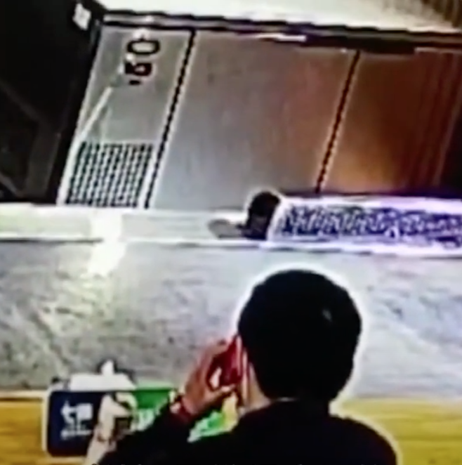 連續加班！工程師「忙到深夜才吃飯」心酸落下男兒淚　暖心大廚「送上100分餐點」寬慰：年輕人不容易