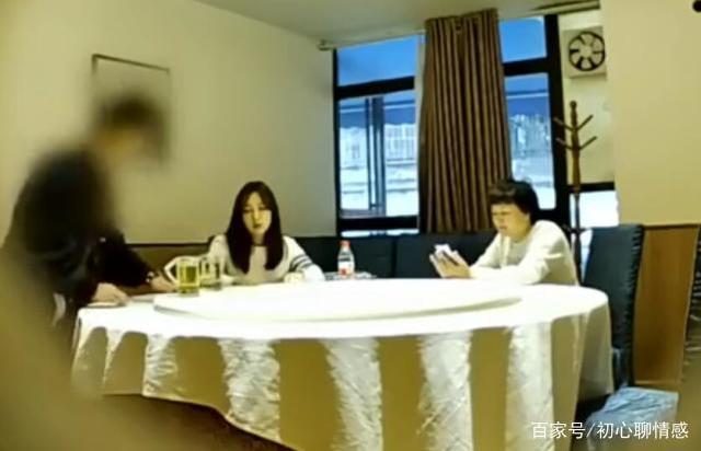 為追小10歲空姐豪擲百萬！棄相愛6年「妻子與三個孩子不顧」 毅然離婚 「結果反遭騙婚」人財兩失