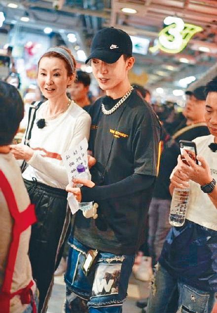 息影16年生活曝光！影后張曼玉「身價6億被拍到狂掃地攤貨」　私下超簡樸「心靈富足是最珍貴的財富」