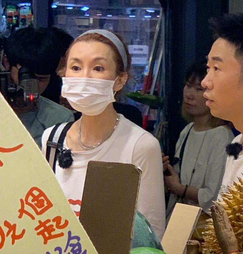 息影16年生活曝光！影后張曼玉「身價6億被拍到狂掃地攤貨」　私下超簡樸「心靈富足是最珍貴的財富」