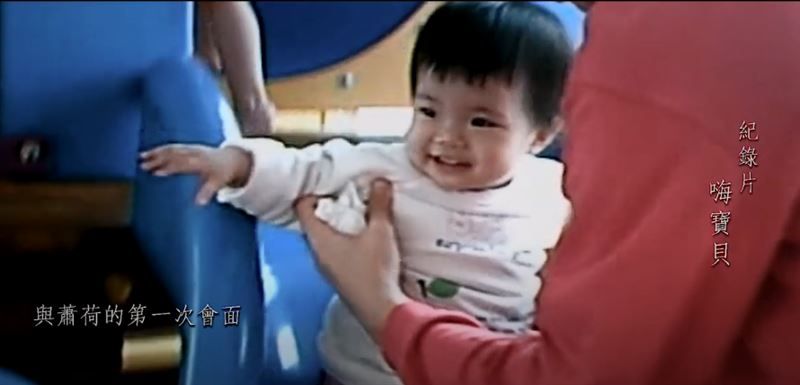領養棄娃13年！女主播坦承「在女兒身上學更多」：是上帝的禮物　親帶孩子尋根「擁抱身世緣份」愛女回應惹淚
