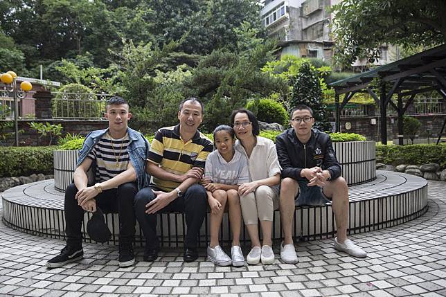 領養棄娃13年！女主播坦承「在女兒身上學更多」：是上帝的禮物　親帶孩子尋根「擁抱身世緣份」愛女回應惹淚