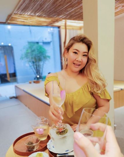 原諒上代恩怨！沈殿霞女兒「同框異母姊妹」接納爸爸新家庭　缺12年父愛「鬆口和鄭少秋關係」