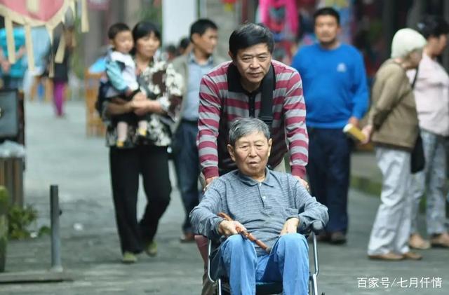 一輩子沒旅遊過！退休老夫婦「為圓夢去旅遊」引子女不滿　大吵一架後卻過起了「花錢」的好生活