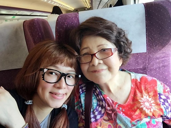 19歲失去媽媽！趙詠華「感念小三阿姨接手撫養」視為親生母　「長大換她照顧30年」生病還幫忙抄心經
