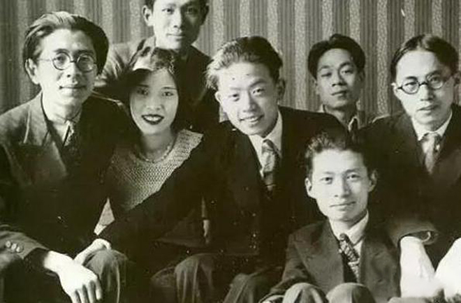 結婚20年！卻為愛「拋夫棄子與學生私奔」高調登報離婚「晚年前夫功成名就」兒子不認她：悔不當初