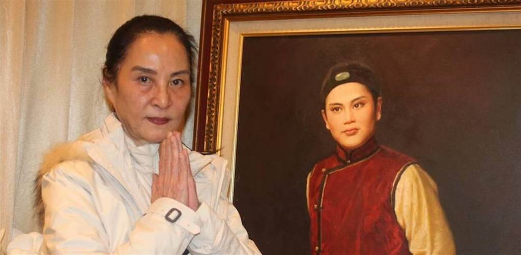 當紅息影！資深女星「為家庭犧牲36年」中年才敢追夢　「筆記抄得密密麻麻」連尪都以她為榮