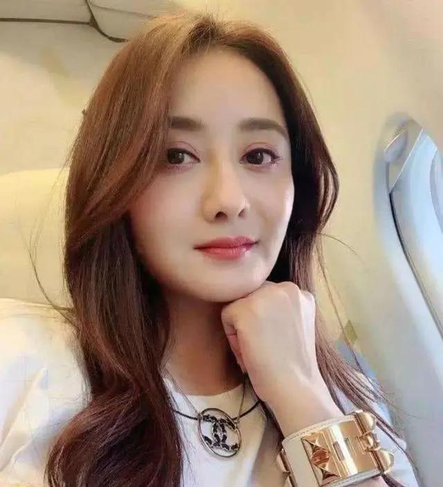 最美瓊女郎！3任男友愛她如命「嫁百億富豪」相約不生子　9年豪門夢碎「46歲單身近照」簡直逆生長