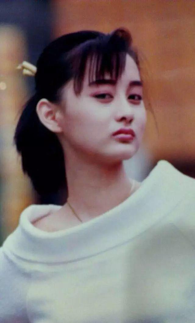 最美瓊女郎！3任男友愛她如命「嫁百億富豪」相約不生子　9年豪門夢碎「46歲單身近照」簡直逆生長