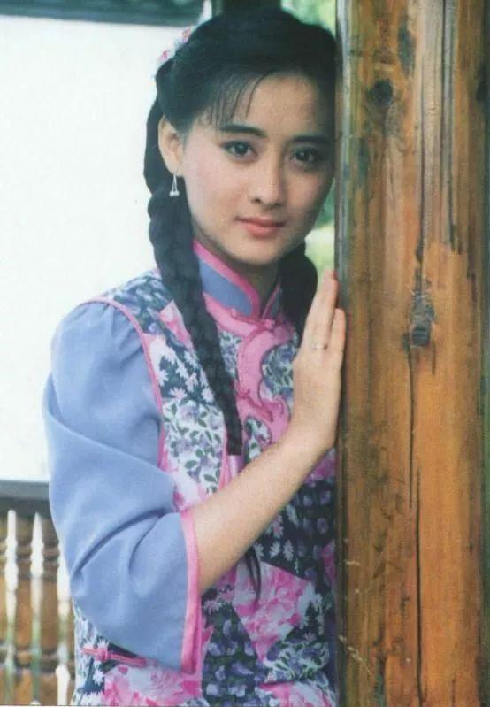 最美瓊女郎！3任男友愛她如命「嫁百億富豪」相約不生子　9年豪門夢碎「46歲單身近照」簡直逆生長