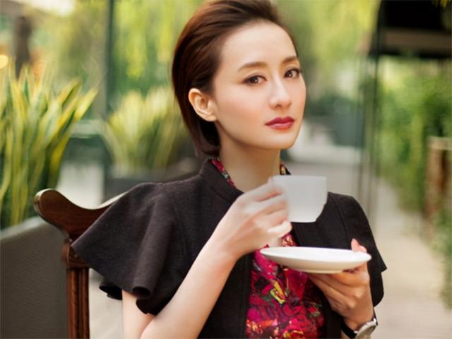 最美瓊女郎！3任男友愛她如命「嫁百億富豪」相約不生子　9年豪門夢碎「46歲單身近照」簡直逆生長
