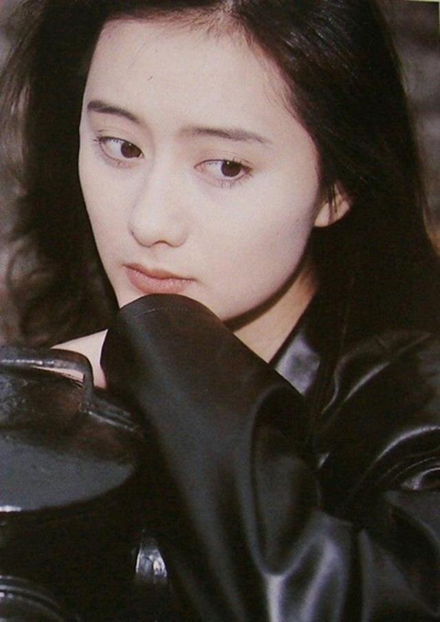 最美瓊女郎！3任男友愛她如命「嫁百億富豪」相約不生子　9年豪門夢碎「46歲單身近照」簡直逆生長