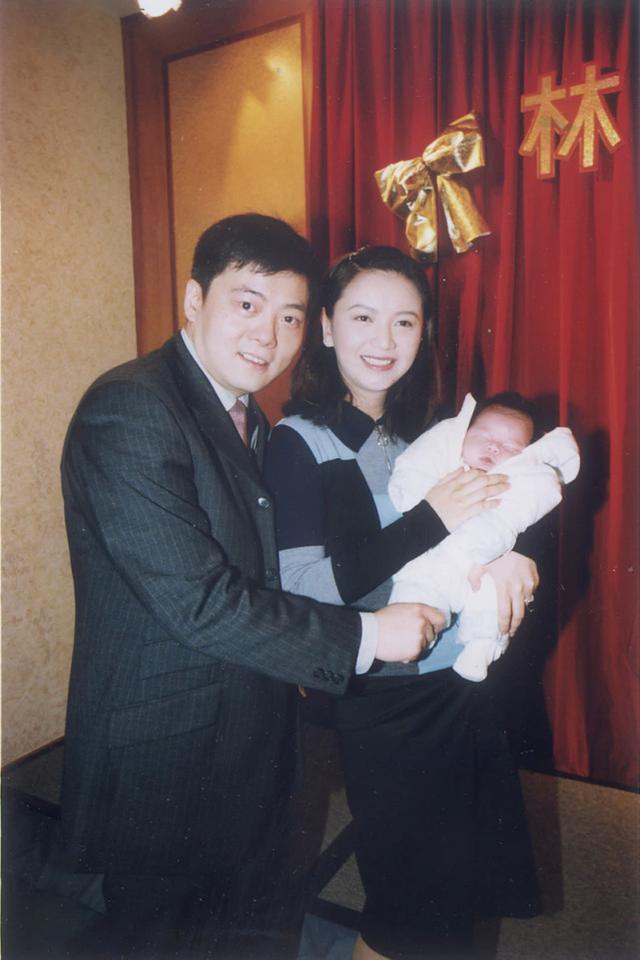 和梁朝偉愛6年無果！曾華倩嫁富商離婚18年「仍悼念前婆婆」　 叮囑21歲兒子「照顧前夫一家」