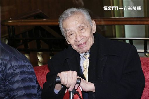 鶼鰈情深71年！常楓「為太太不出遠門」原因好感人　「97歲仍健步如飛」女兒笑曝：爸爸睡前最愛小酌