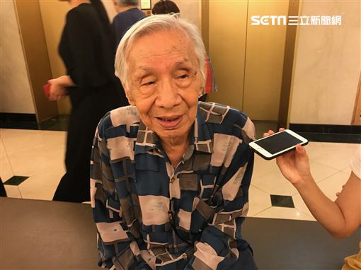 鶼鰈情深71年！常楓「為太太不出遠門」原因好感人　「97歲仍健步如飛」女兒笑曝：爸爸睡前最愛小酌