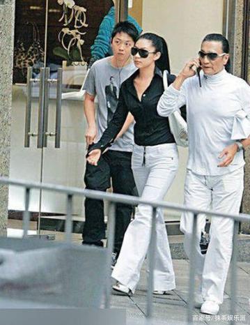 只比謝霆鋒小5歲！35歲嫩模與「大49歲謝賢」相戀12年　 「拿9000萬分手費」如今又曝復合