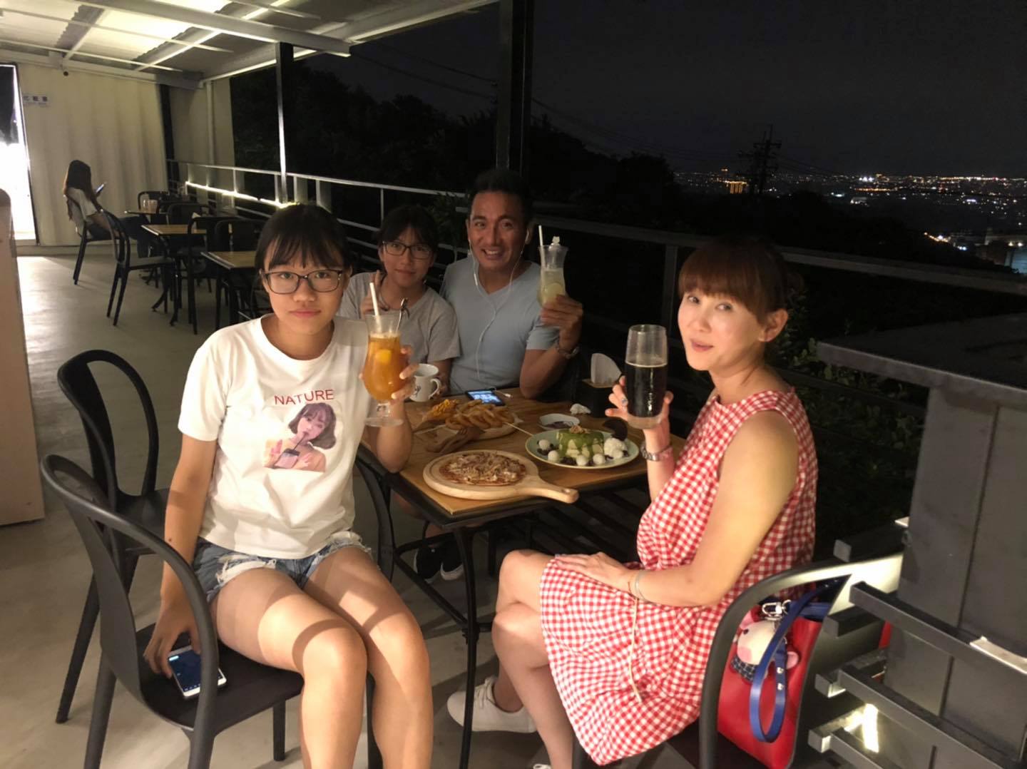 重組六口好甜蜜！民雄「目睹前妻外遇」花2年走出失婚陰霾　兒女促情緣「再婚單親媽」：早已不恨前妻了