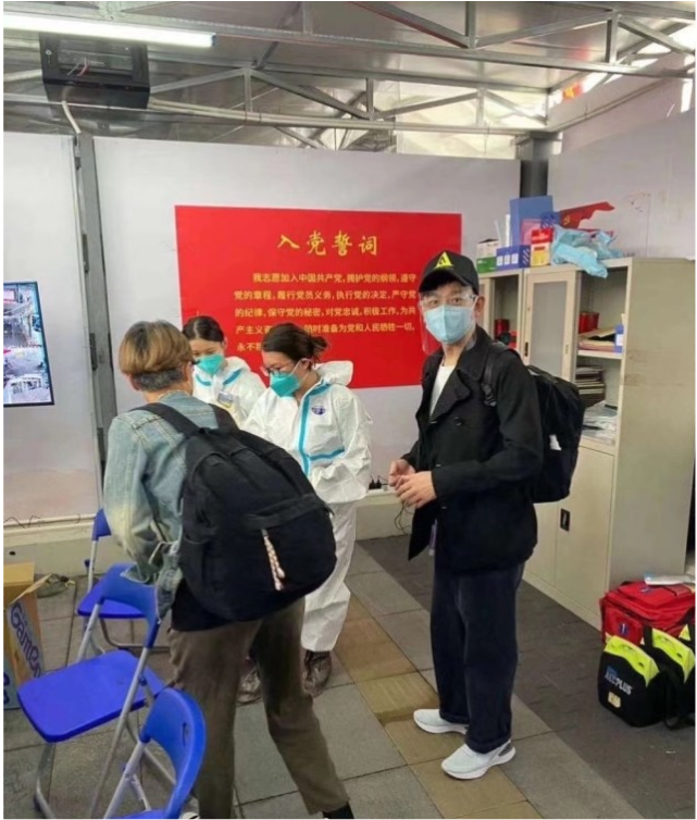 難得一見！59歲劉德華首度「公開戴老花鏡」　丟下偶像包袱「依舊帥氣」網友：終於放鬆下來了