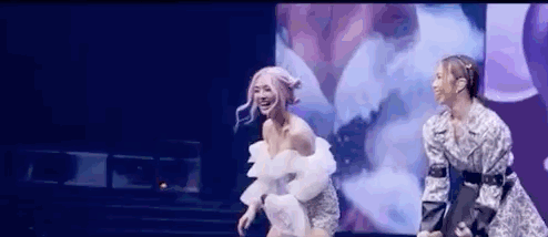 high到爆！小S助陣蔡依林演唱會「同台飆舞」身材超絕　曲末好姐妹「當場激情熱吻」引歌迷瘋狂尖叫