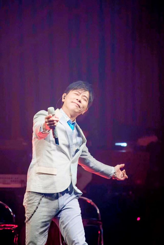 演藝圈童話！《特別的愛給特別的你》原唱「結婚21年零緋聞」依然會心動　「成就歸功好太太」54歲超凍齡