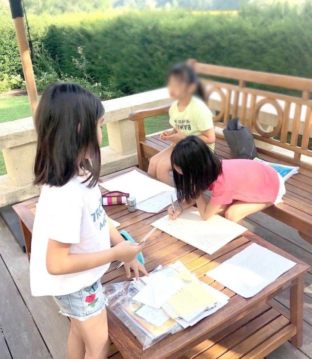 50歲黎姿對鏡頭「公開卸妝」！素顏模樣被讚「與妝後零區別」　上億豪宅奢華浴室超搶鏡