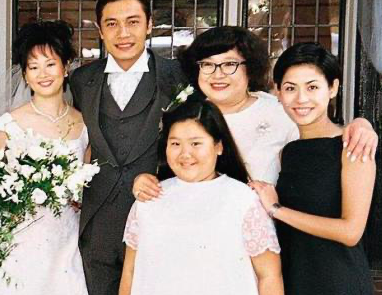 甘當地下情人16年！她相貌平平「卻嫁給了最強視帝」 9年後 「自願離婚分走4000萬」 ：是一種解脫