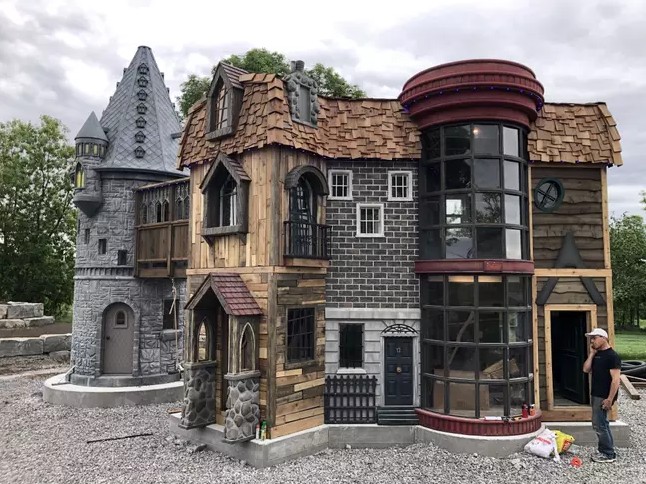 寵孫無極限❤️爺爺奶奶「在後院蓋出一棟霍格華茲」　巨型溜滑梯超酷炫「一進屋華麗空間」大人都讚爆