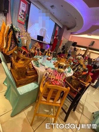 新人好有面子！屏東喝喜酒「長官桌坐滿神明」賓客搶敬酒　在地人笑曝「最難是送神的時候」