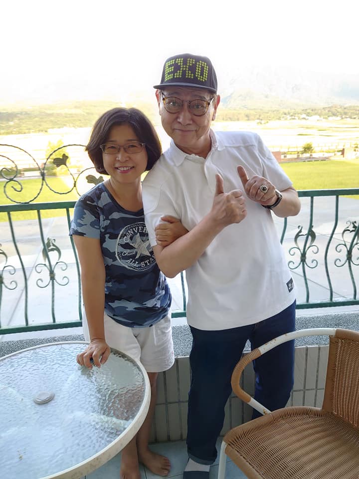 走過失智更樂活！《藍寶石大歌聽》康弘「為家人戒惡習養生」謝老天助重生　收心回家伴愛妻「默默行善5年」