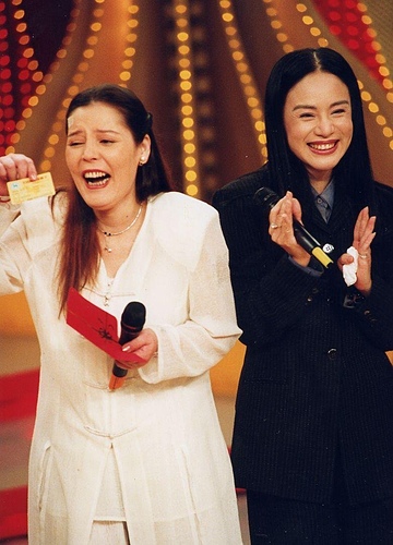 一生被愛害慘！《五燈獎》田露露「歷經三段坎坷戀」和女兒失散20年　「淪落到當清潔工」今近況曝光：終於苦盡甘來
