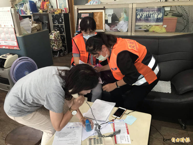 奧萬大巴士翻車！老公當場走了「倖存妻不知噩耗」淚問：我老公呢　駕駛現身曝「我已經盡力了」