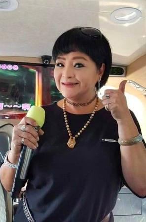 拒絕復出！易淑寬放低身段「遊覽車上叫賣」被酸：沒戲拍才來　「霸氣回懟奧客」笑喊：很滿意現狀