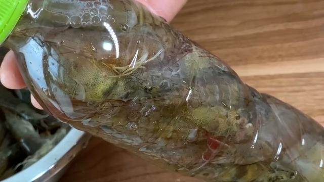 「保存大蝦」直接放冰箱容易壞！大廚教你兩個保鮮妙招「巧用白糖」放一年也不會壞