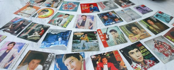 謝雷獨居百坪豪宅！把兩戶打通「客廳就能打羽球」裝潢超溫馨　曝「最愛一整面牆」笑稱：千萬也買不到