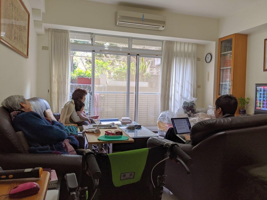 放手是最好告別！83歲老婦「自主斷食求善終」女兒忍淚成全　「最後深情告白曝光」笑著闔上眼：我很滿足了