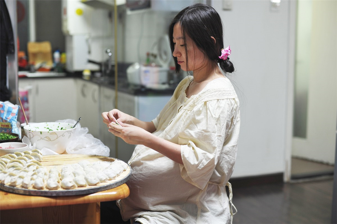 孕期沒人伺候！23歲孕媽「自己照顧自己」PO照曬「極簡孕婦餐」超心酸　網友一看：沒必要心疼