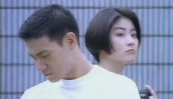 成龍和向華強都不敢動她！身價百億「嫁戀16年初戀」出道25年零緋聞　「48歲凍齡近照」簡直逆生長