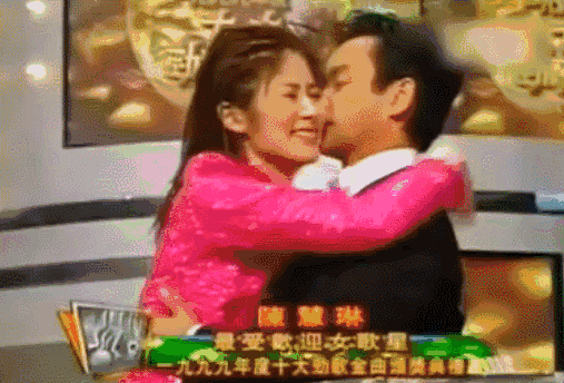 成龍和向華強都不敢動她！身價百億「嫁戀16年初戀」出道25年零緋聞　「48歲凍齡近照」簡直逆生長