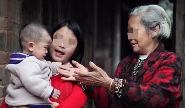 生雙胞胎女兒！強勢婆婆嫌棄「滾回娘家坐月子」　第二天爸媽「開豪車來接」婆婆含淚求原諒
