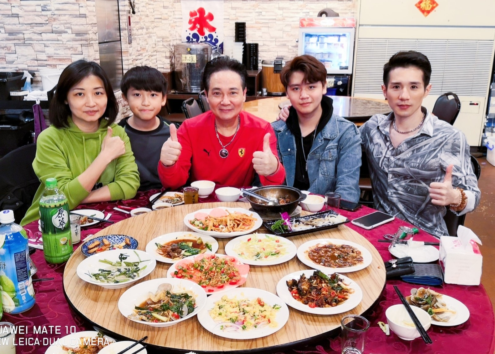青春年華都給我！孟飛大手筆「為小20歲愛妻慶生」真情告白：誰都拆不散　「立志活到百歲」盼見兒孫滿堂