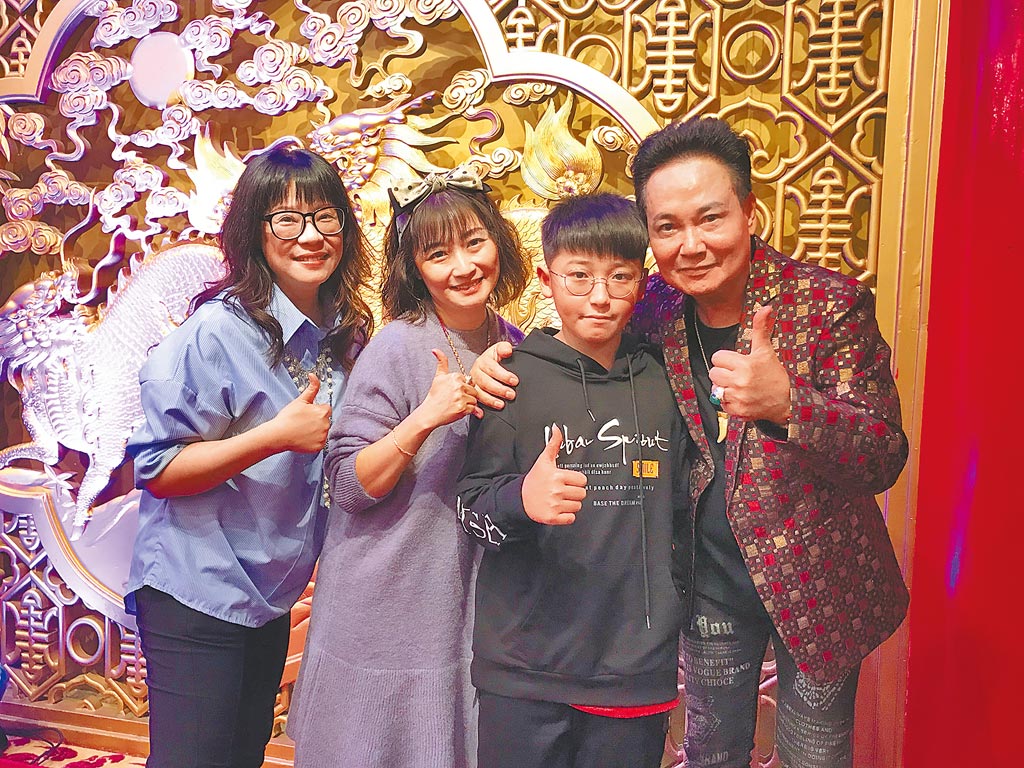 青春年華都給我！孟飛大手筆「為小20歲愛妻慶生」真情告白：誰都拆不散　「立志活到百歲」盼見兒孫滿堂