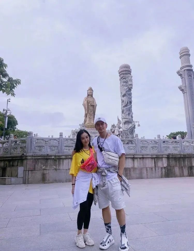 50歲鍾麗緹遭婆婆逼生四胎？三婚嫁「小12歲老公」被酸老牛啃嫩草　她的回應「堪稱典範」
