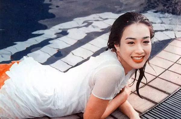 50歲鍾麗緹遭婆婆逼生四胎？三婚嫁「小12歲老公」被酸老牛啃嫩草　她的回應「堪稱典範」