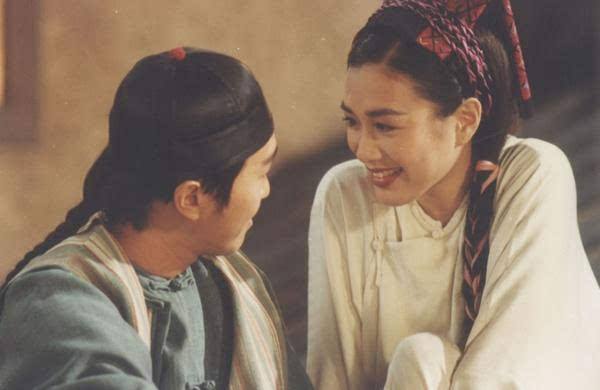 50歲鍾麗緹遭婆婆逼生四胎？三婚嫁「小12歲老公」被酸老牛啃嫩草　她的回應「堪稱典範」