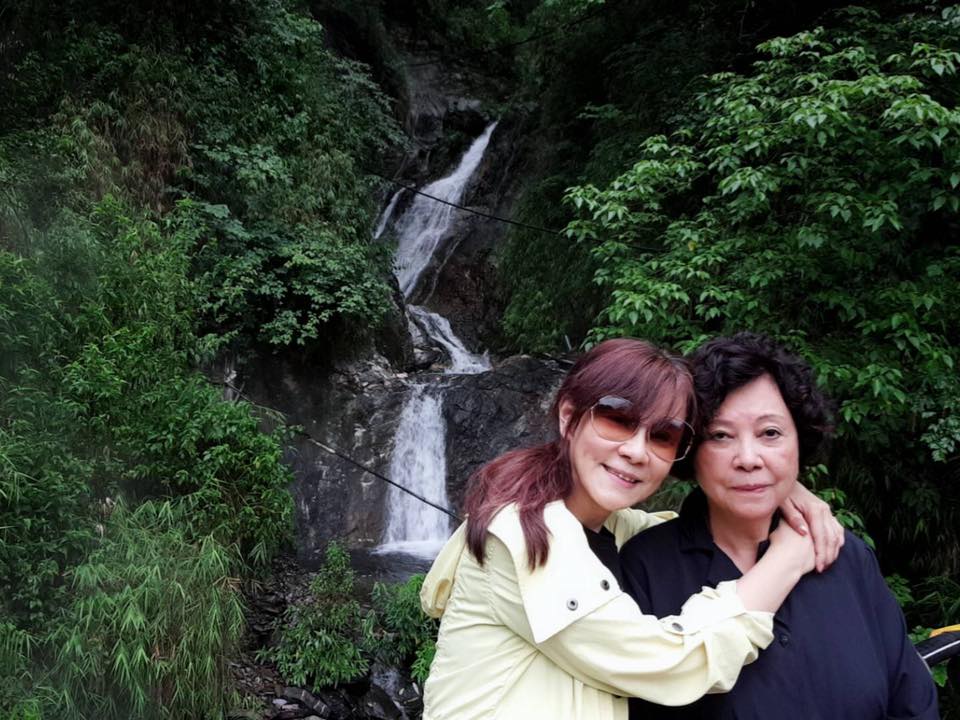愛要及時！龍千玉花整年「帶8旬老母玩遍寶島」上山下海　「為意外提前做好規劃」揭長女心聲