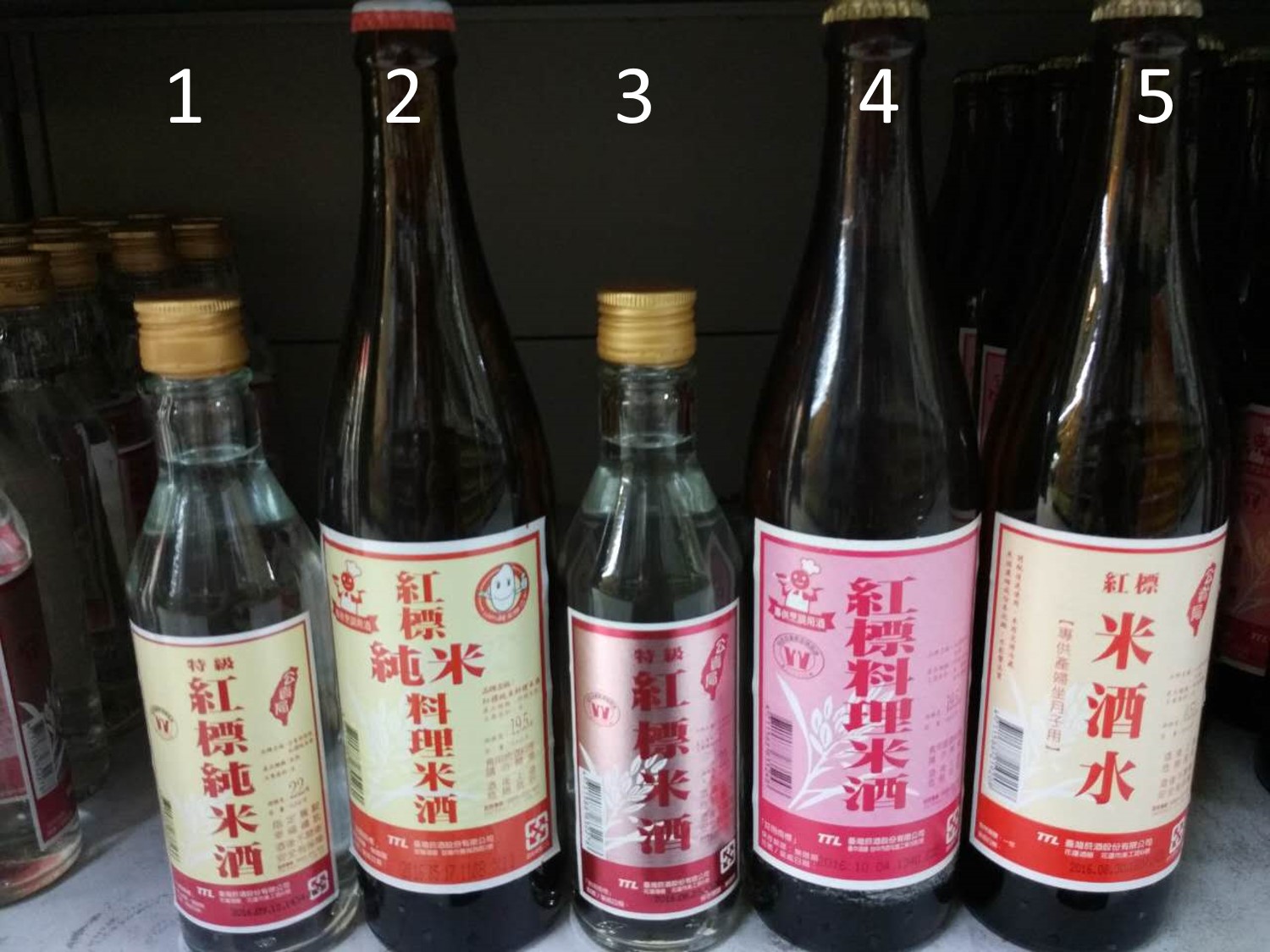品名、價錢不一樣！全聯架上「3款紅標米酒」差在哪？　解析為何「米酒水反而貴」網喊：長知識了！