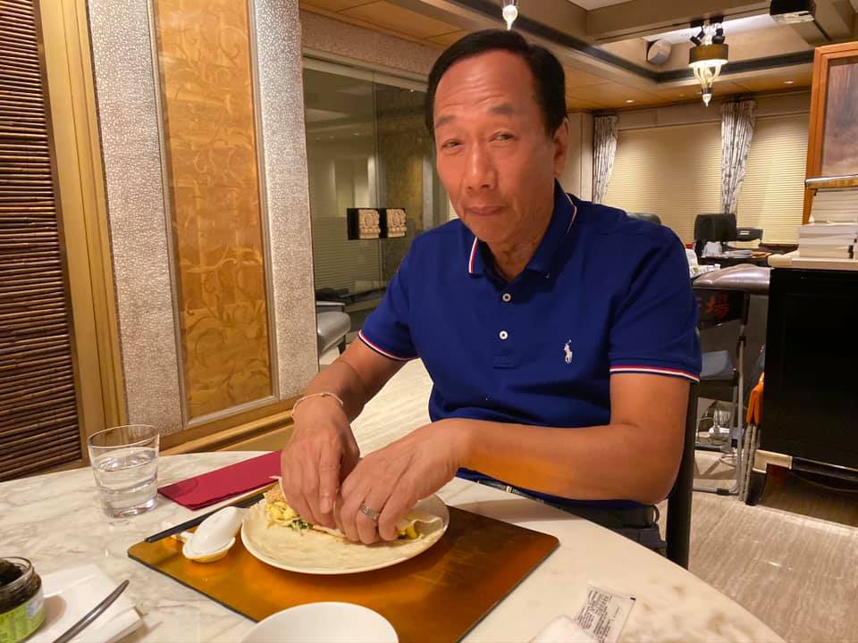 百坪豪宅曝光！郭台銘曝「擺設全為家人設計」　最珍愛收藏「千萬也買不到」網誇：重情義