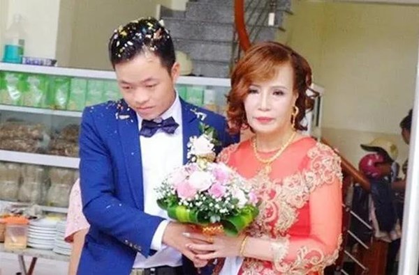 抱12塊金磚！26歲鮮肉娶62歲妻被酸「口味超重」　婚後一個禮拜「爆出驚喜」網友全懵了