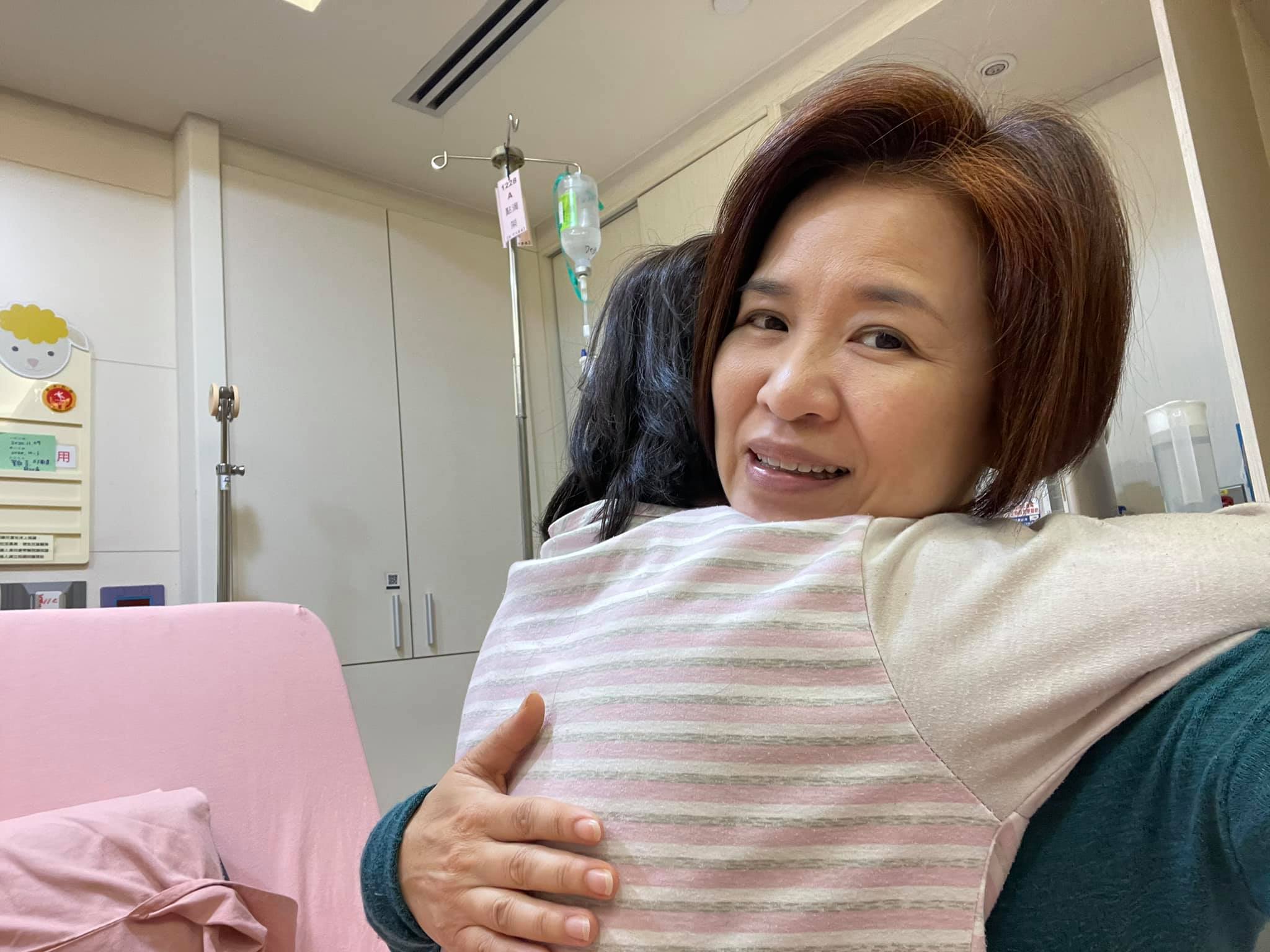真的累了！楊月娥悲曝長女「頭痛到無法站立」一夜反覆數十次　幫餵飯洗澡「還硬撐工作」突感嘆：把心安住