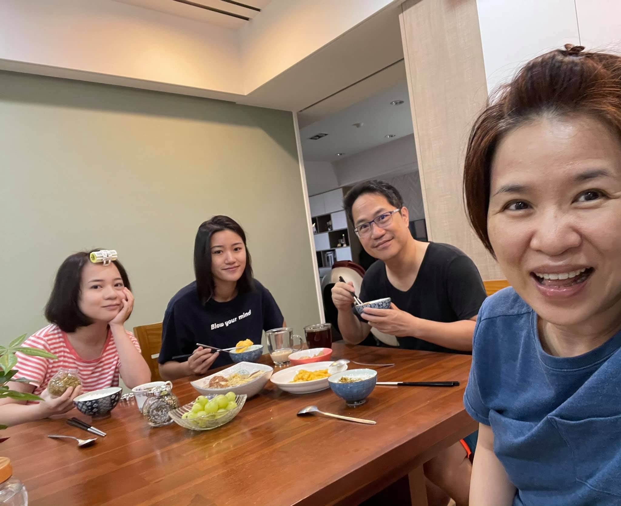 真的累了！楊月娥悲曝長女「頭痛到無法站立」一夜反覆數十次　幫餵飯洗澡「還硬撐工作」突感嘆：把心安住